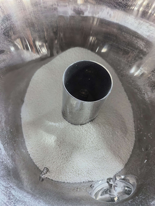 Granule without coating 